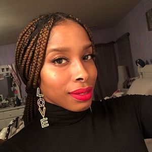 Meet your Posher, Dominique